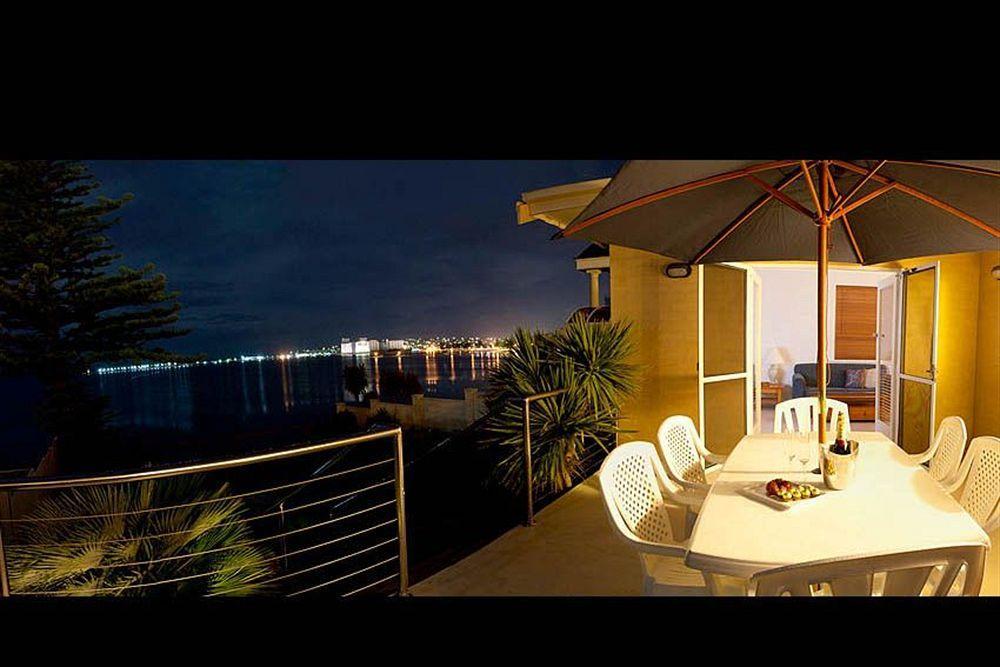 Bay 10 - Suites And Apartments Порт-Линкольн Экстерьер фото