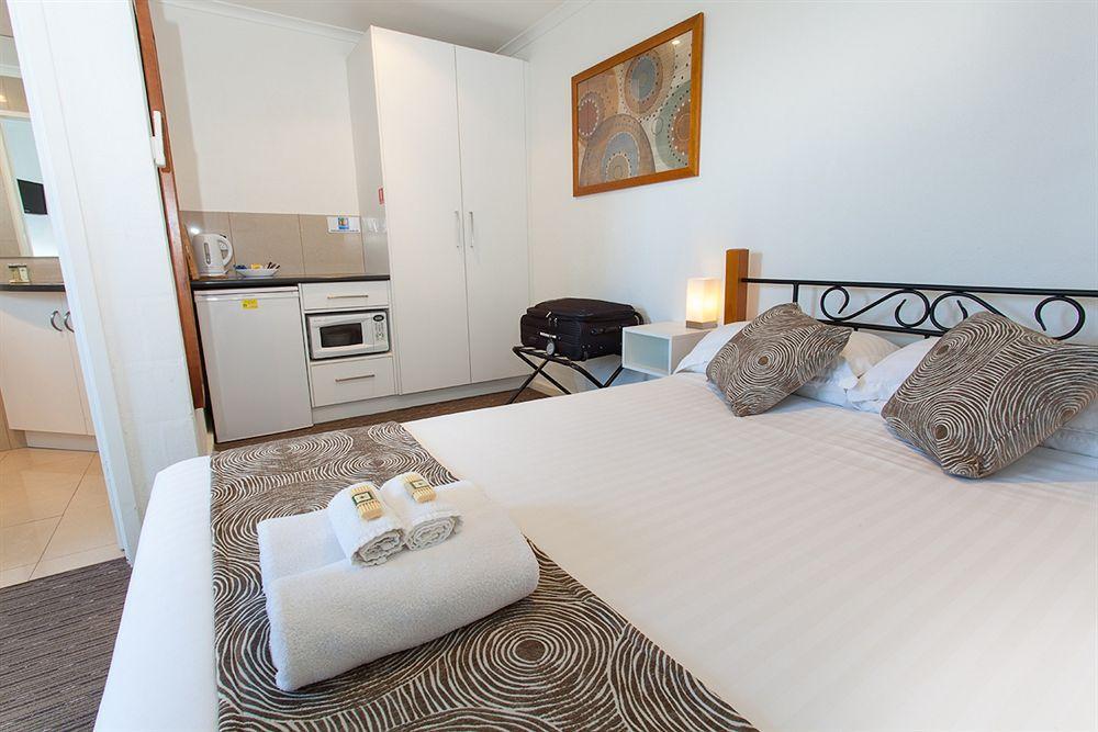 Bay 10 - Suites And Apartments Порт-Линкольн Экстерьер фото