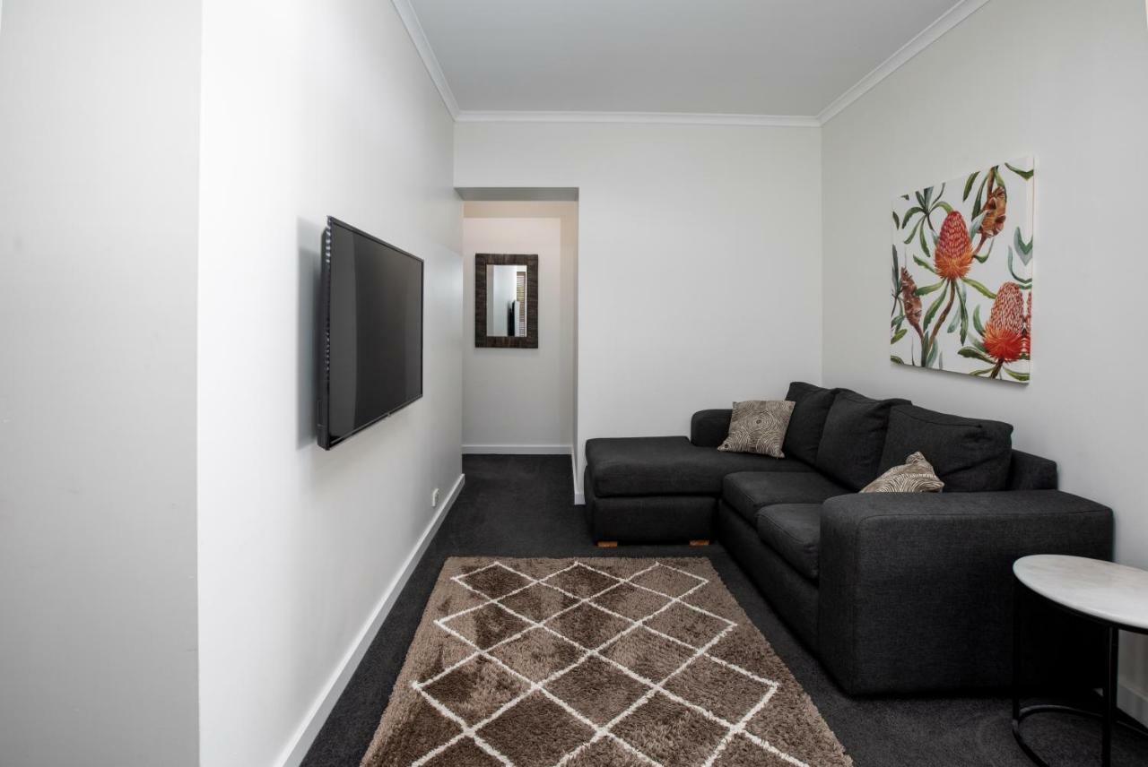 Bay 10 - Suites And Apartments Порт-Линкольн Экстерьер фото
